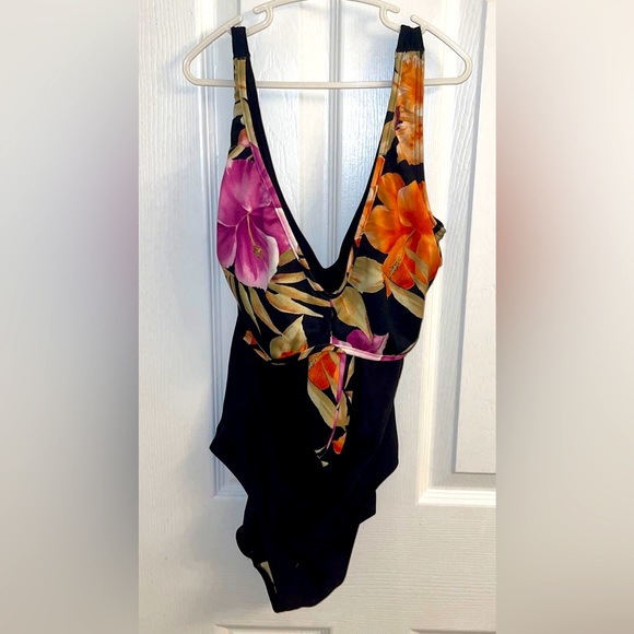 FLORAL PRINT BATHING SUIT SIZE 8 - Picture 3 of 11